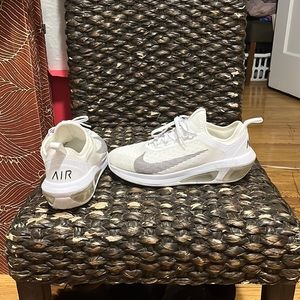 Womens air max size 9 worn once !!